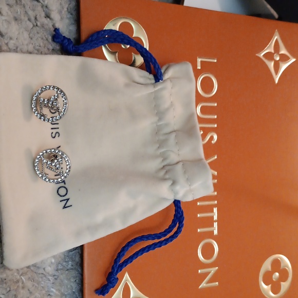 Beautiful pair of louis vuitton earrings - Picture 3 of 3